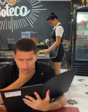 Linda garçonete é demitida por salvar a vida deste empresário part2