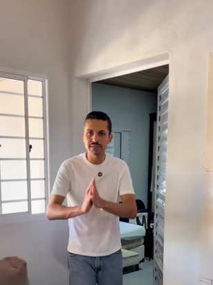 D1300012 Tim pegou mandou sua esposa e a filha ir ficar uns dias fora de casa