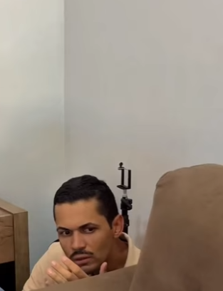 D1300002 Funcionária ajuda patrão a descobrir oque sua esposa estava aprontando part1