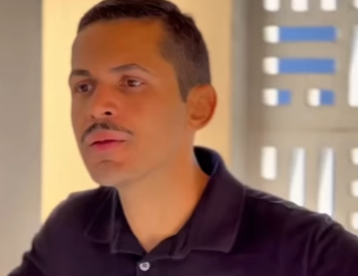 D1300009 Adriana não aceitou que a patroa sujou todo o chão para ela refazer o serviço part2