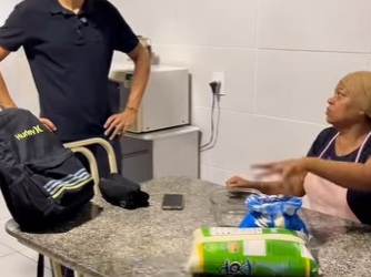 D1300004 Tim não gostou nada doque sua esposa Chris fez com a funcionária Adriana part2