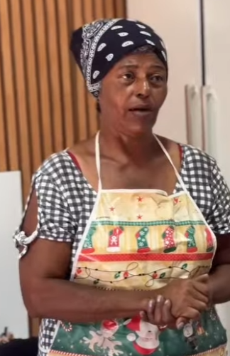 D1700005 Ela descobriu o que a funcionária estava passando e tomou atitude part2