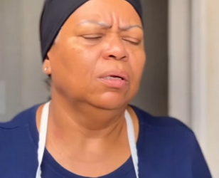 D1300007Adriana gravou tudo a filha do patrão lavando a televisão e a mãe apoiando part2