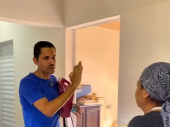 D1300006 Tim deu o presente para Adriana depois de vê oque sua filha e sua esposa fez com ela part2