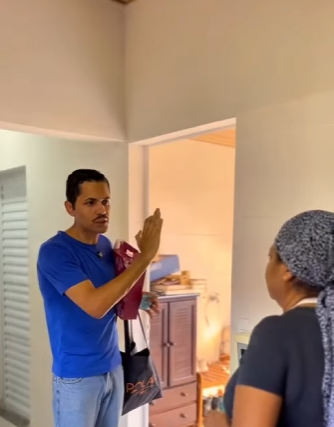 D1300006 Tim deu o presente para Adriana depois de vê oque sua filha e sua esposa fez com ela part2