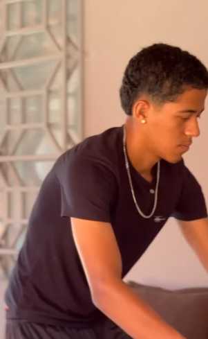 D1700009 O carinho da filha part2