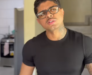 Motoboy se surpreendeu ao fazer uma entrega e encontrar sua esposa part2