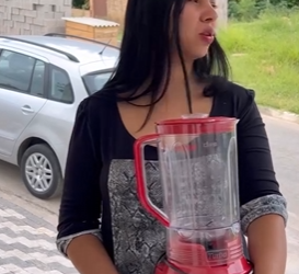 D0400006 Ela leva comida para seus novos vizinhos, e depois tira vantagem deles part2