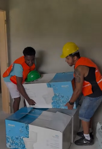 D0400004 A esposa dele levava lhe a comida, mas ele preferia a comida da outra mulher