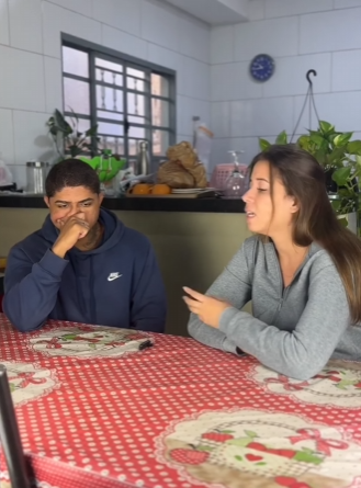 D1500003 Patrão descobre que sua esposa não tem pagado o salário de funcionário part2