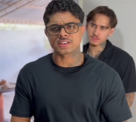 D1500004 Minha empregada me mostrou o que meu irmão fazia quando eu saía part2