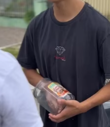 Veja como este homem dá seu filho um presente de coração part2