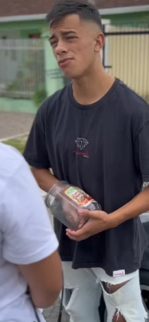 Veja como este homem dá seu filho um presente de coração part2