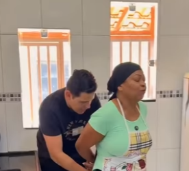 D1300006 Amarrou Adriana mas ela foi esperta e falou tudo para o Tim part2