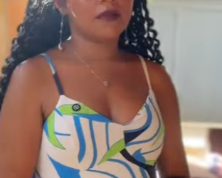 D1700005 Patroa generosa ajuda funcionária part2