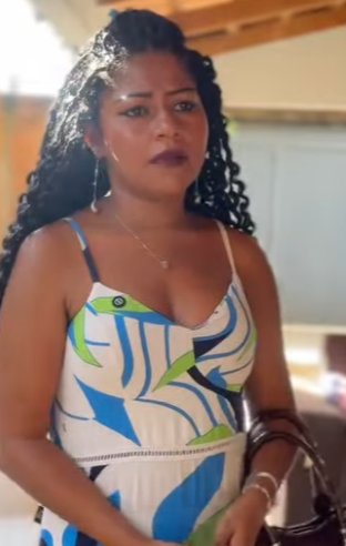 D1700005 Patroa generosa ajuda funcionária part2