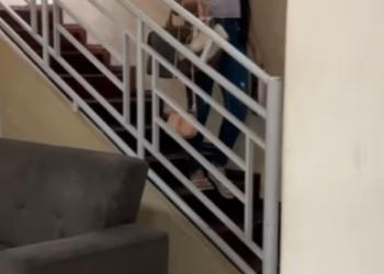 Sua mãe e irmã só se importavam com os luxos que ele poderia lhes dar, até que isso aconteceu com elas part2