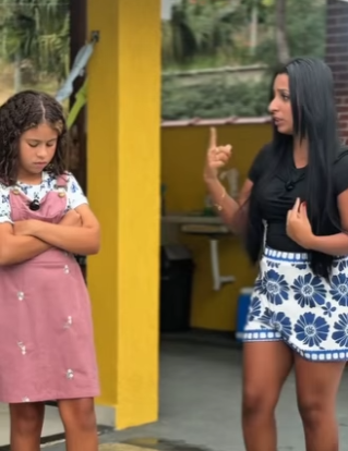 MADRASTA JOGA AS ROUPAS DA ENTEADA NA PISCINA… MAS O MARIDO VIU TUDO E TOMOU UMA ATITUDE INESPERADA! PART1