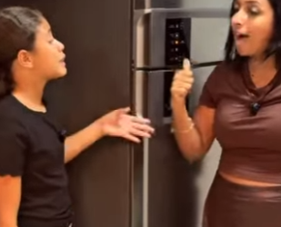 MADRASTA MALDOSA COLOCOU O CELULAR DA ENTEADA NO CONGELADOR POR CIÚMES 😱