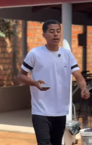 D1000006 Ela não aceitou seu filho destratar a funcionária e deu a ele uma lição part2