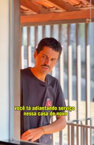 D1300011 Luís bagunçou todo o quarto para Adriana refazer o serviço part2