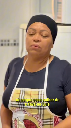 D1300004 Luís pegou uma colher e acusou Adriana de ter feito algo que ela não fez para o Tim part2