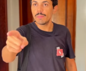 D1300005 Tim viu tudo que o Luís fez com Adriana e fez ele limpar todo o chão que ele sujou part2