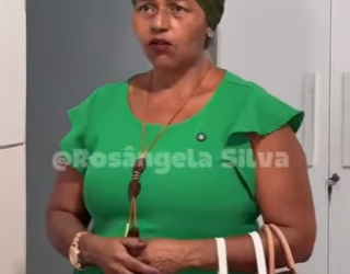 D1000021 El A roupa do final do ano part2