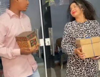 D2000002 Empregada revela a infidelidade de seu chefe e se apaixona por seu chefe part2