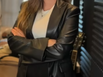 D0100016 Ele JULGOU ela pela roupa! part2