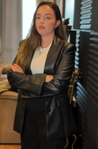 D0100016 Ele JULGOU ela pela roupa! part2