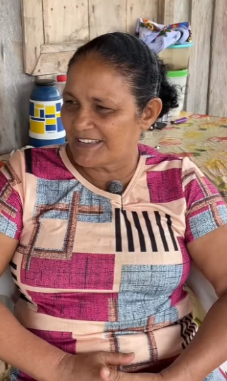 D1800010 Ela usava um pano para fingir que era barriga de grávida! part2