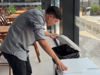 Ele escreveu ajuda para um estranho em um guardanapo part2