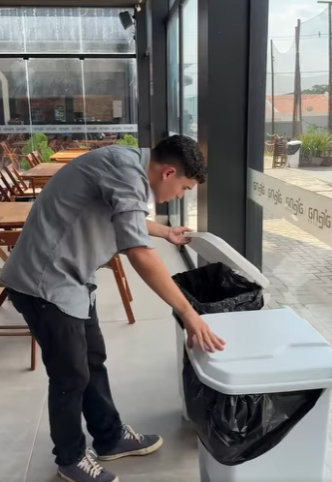 Ele escreveu ajuda para um estranho em um guardanapo part2