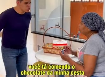 D1300002 Luís proibiu Adriana de comer chocolate e fez ela cuspir. Mais ela não aceitou part2