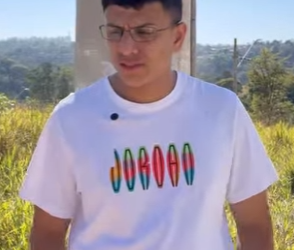 D0400012 Com o tempo entendi que nem todo mundo se chama amigo nem todo mundo comemora suas conquistas part2