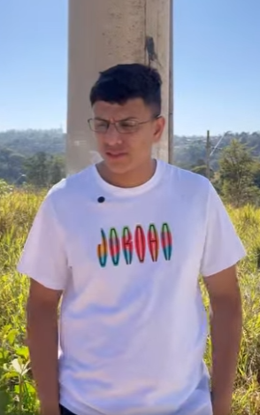 D0400012 Com o tempo entendi que nem todo mundo se chama amigo nem todo mundo comemora suas conquistas part2