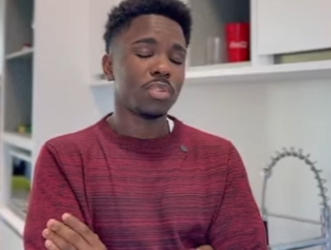 D0400020 Ela chegou sem ser convidada para compartilhar e comeu toda a comida sozinha part2