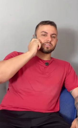 D1000021 Patrão surpreende funcionária com atitude inesperada part1