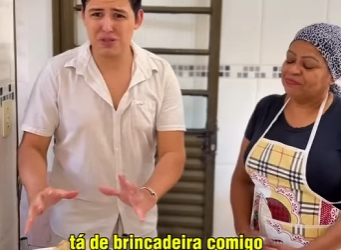 D1300027 O Luís quebrou o próprio bolo de aniversário que o Tim comprou para ele part2