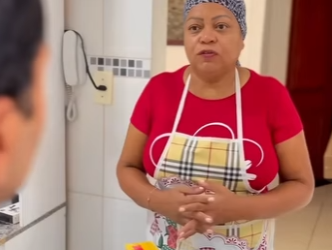 D1300017 Adriana recebeu em forma de pagamento do salário em caixas de bombom part2