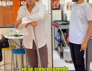 D1300025 Colocou o Luís para varrer todos os salgadinhos que ele jogou no chão part2