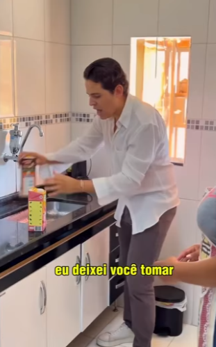 D1300023 Jogou todo o leite fora só porque descobriu que a funcionária estava bebendo part2