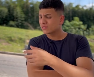 D0400005 Sua vizinha disse para ela não entrar em casa para não ter que limpar, e olha o que os vizinhos inventaram part2