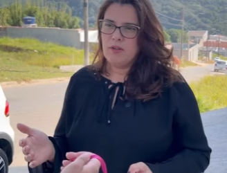 D0400015 Ela perdeu uma grande amiga por ser uma pessoa interesseira part2