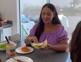 D0400007 Ela deu uma festa e colocou todos os seus amigos à prova, para descobrir quem estava somente por interesse part2