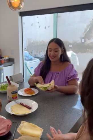 D0400007 Ela deu uma festa e colocou todos os seus amigos à prova, para descobrir quem estava somente por interesse part2