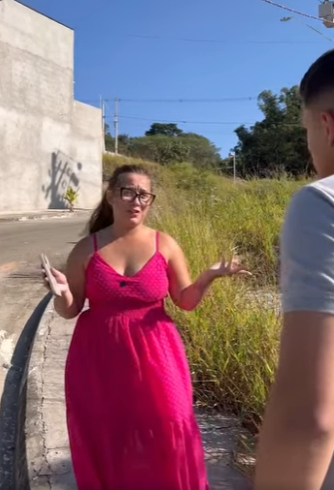 D0400004 Milionário fingiu ser pedreiro para testar a namorada do filho part1