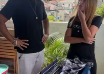 D1800034 patrão ouve conversa confidencial de seus funcionários part2