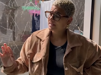 D0400001 Duas jovens não pagaram o que fizeram no almoço, part2